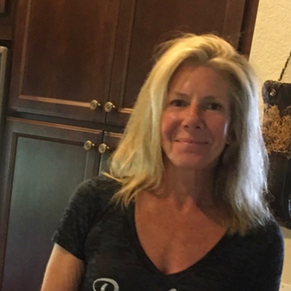 Meet your Posher, Anna - Picture 1 of 2